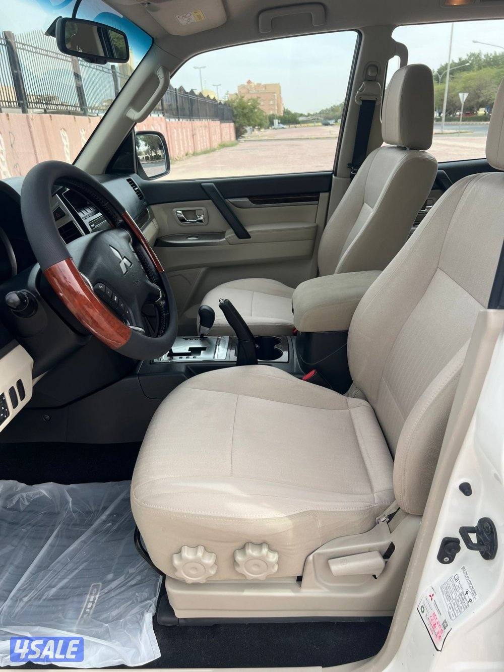 للبيع باجيرو موديل 2017 شرط الفحص8