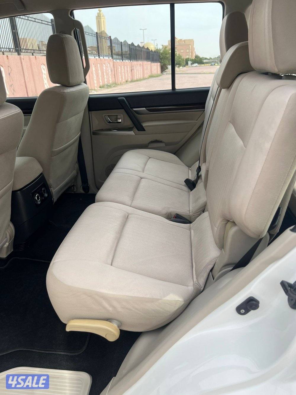 للبيع باجيرو موديل 2017 شرط الفحص10