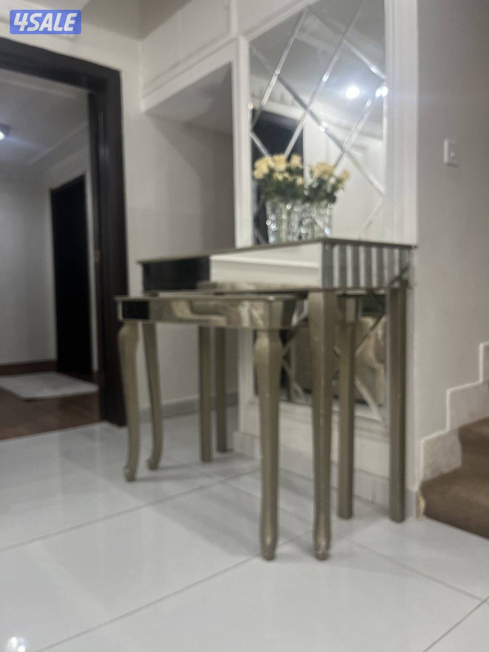 ثلاث طاولات صالة استقبال للبيع  والسعر قابل للتنزيل بسيط للي صامل0