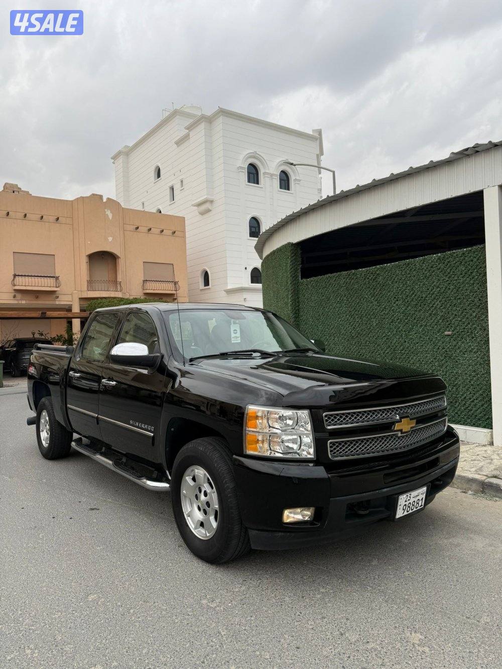 سلفرادو Z71 وارد الخليج موديل 2012 عداد 300 الف0