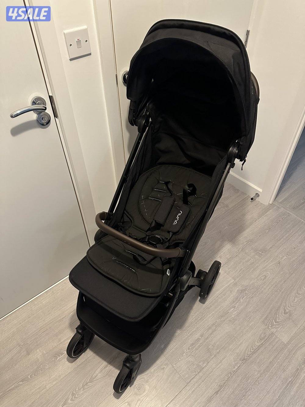 للبيع عربانة nuna trvl بحالة نظيفة جداً.1