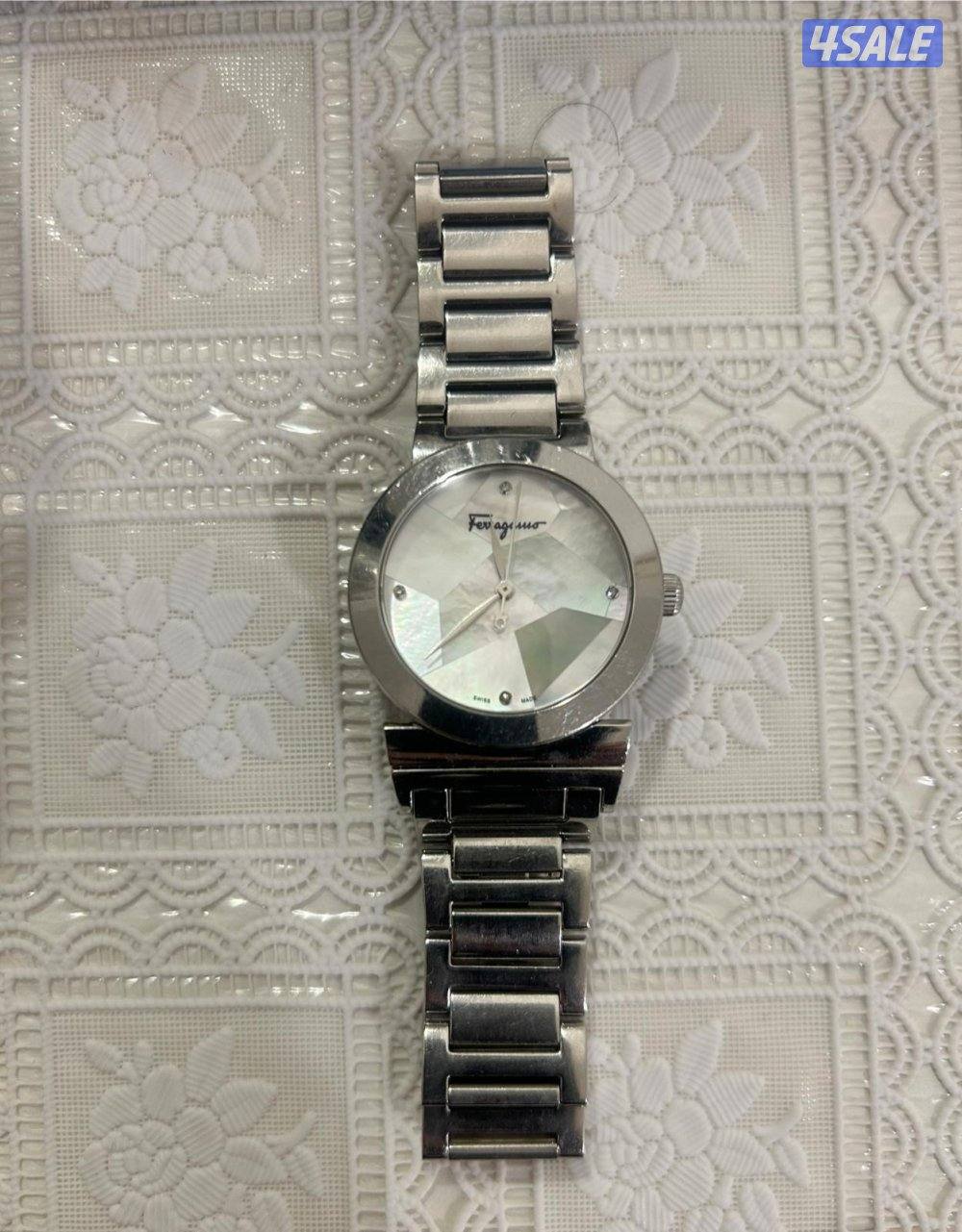 ساعة اصليه سلفادور فورقامو0