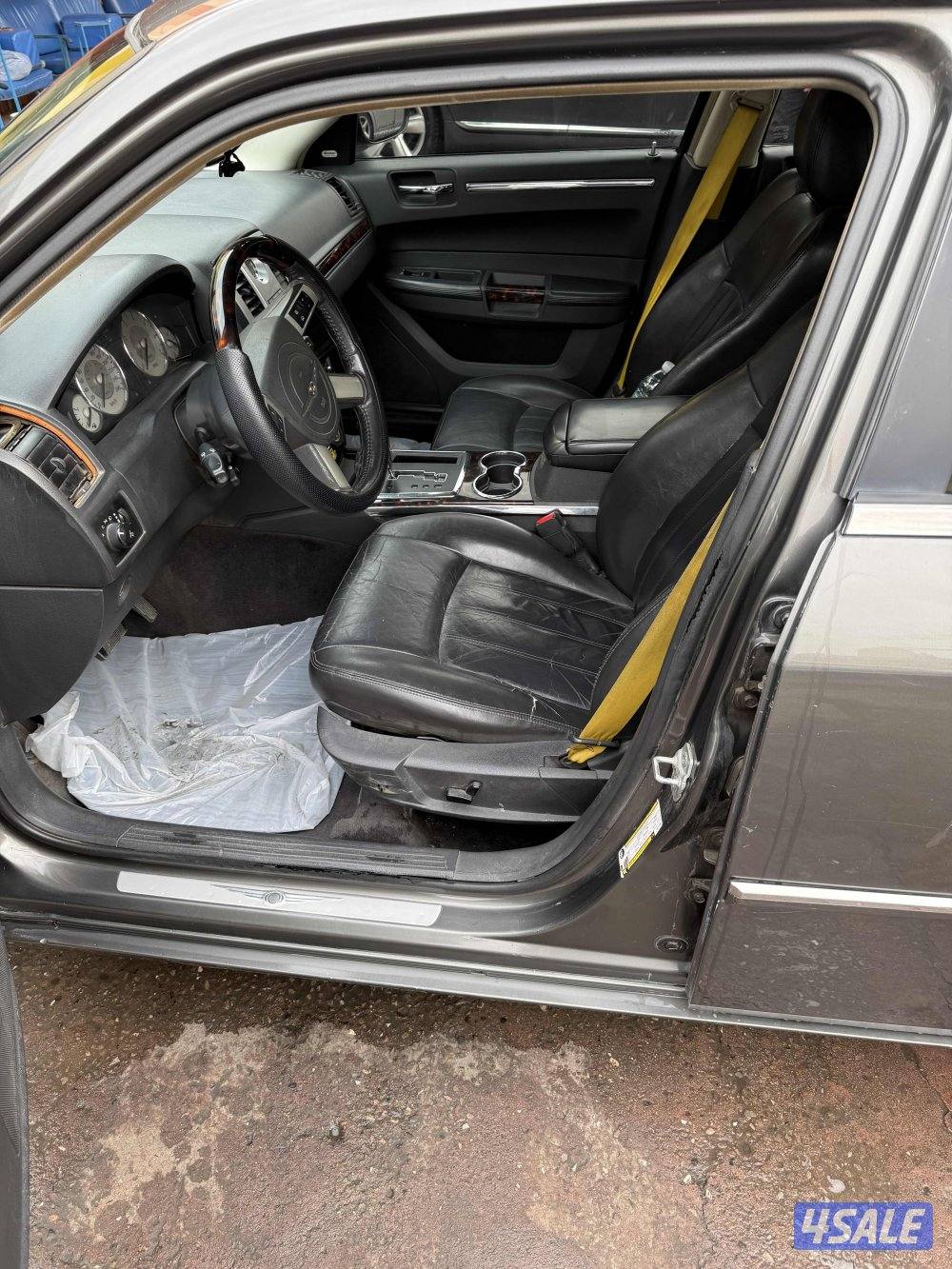 البيع كرايزلر 2010 8 سلندر هيمي4