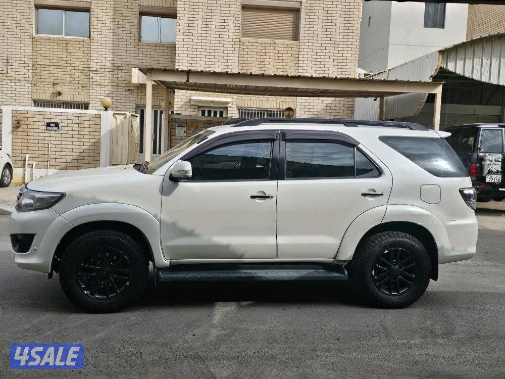 Toyota Fortuner sr5 20125