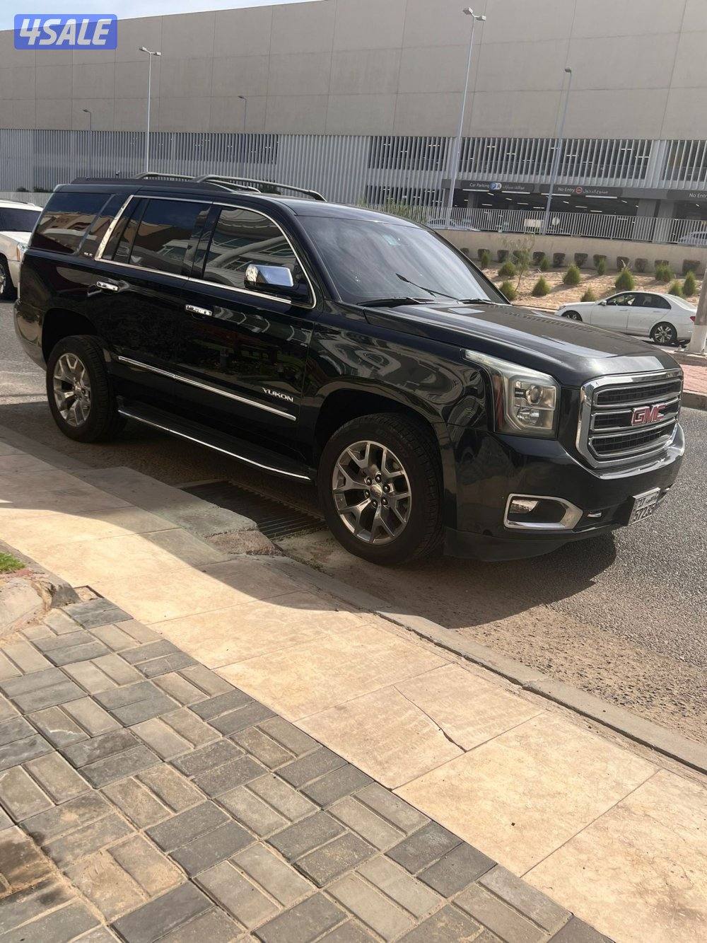 للبيع يوكن SLE 2019 اسود1