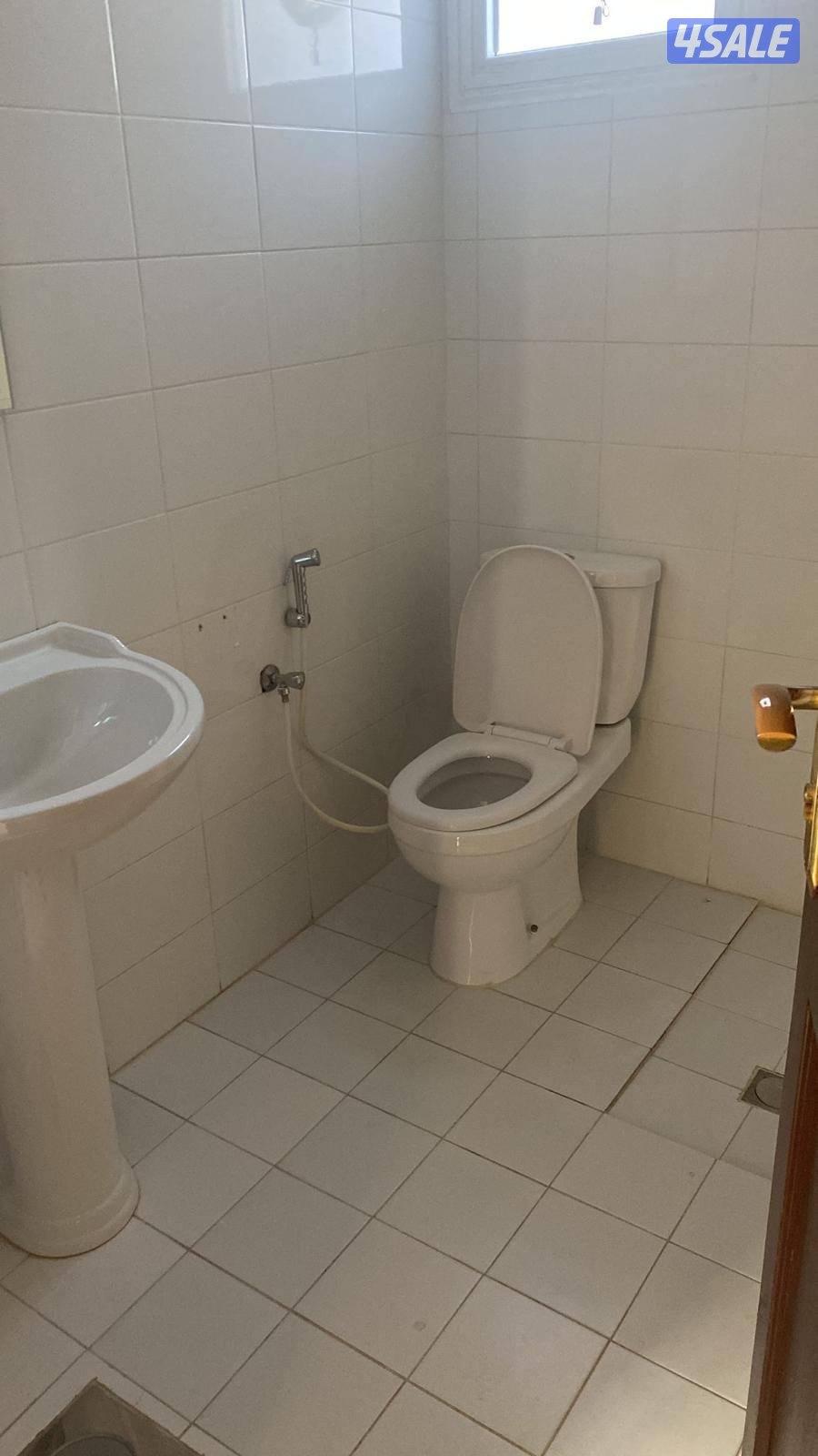 شقه في الجابريه 3 غرف منهم غرفة ماستر وصالة وغرفة خاد5