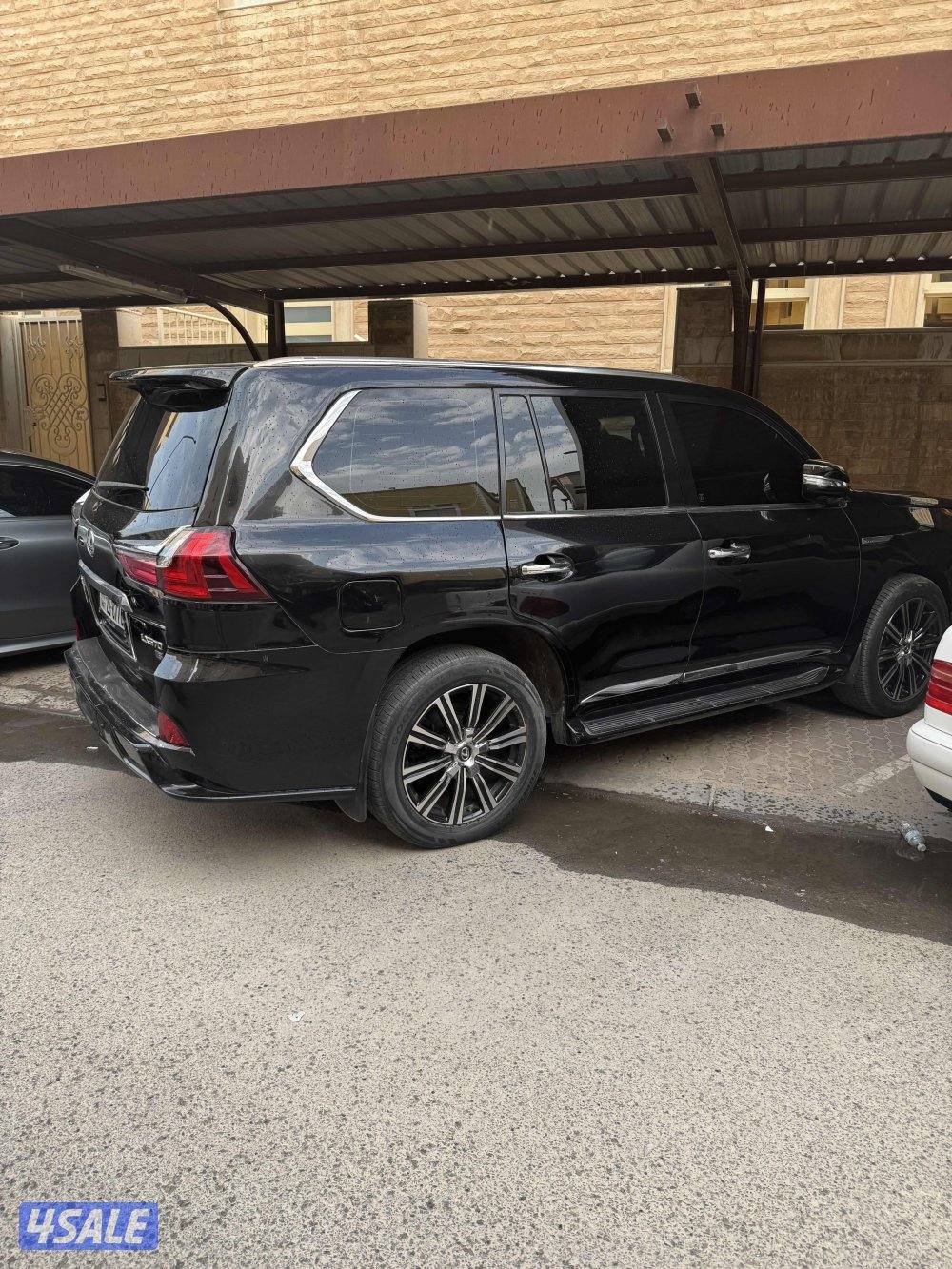 للبيع جيب لكسز lx 2009 مجدد 2021 من برا من داخل فقط السكان والعداد3