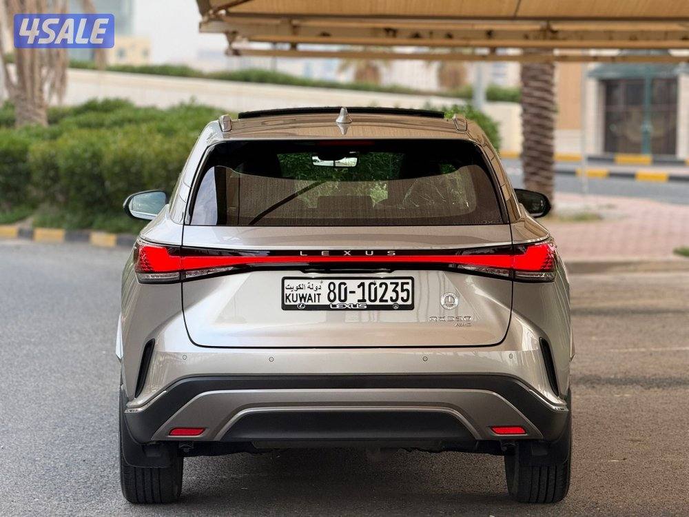 للبيع : لكزس RX350  موديل : 2024 عداد : 30 الف3