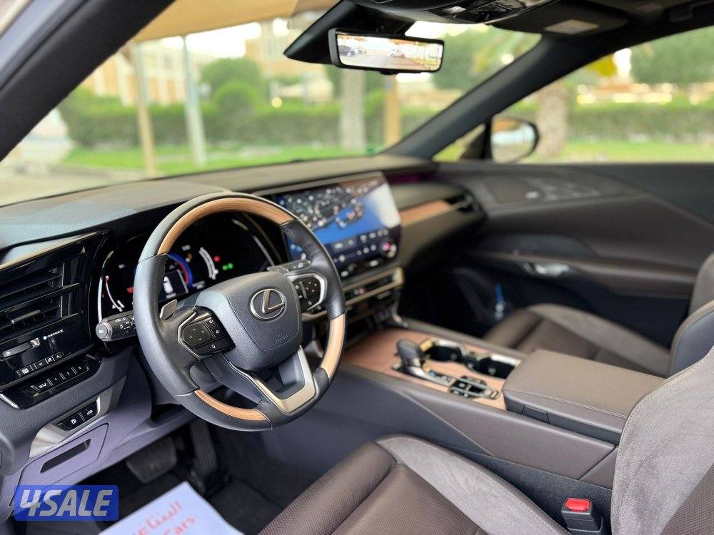 للبيع : لكزس RX350  موديل : 2024 عداد : 30 الف7