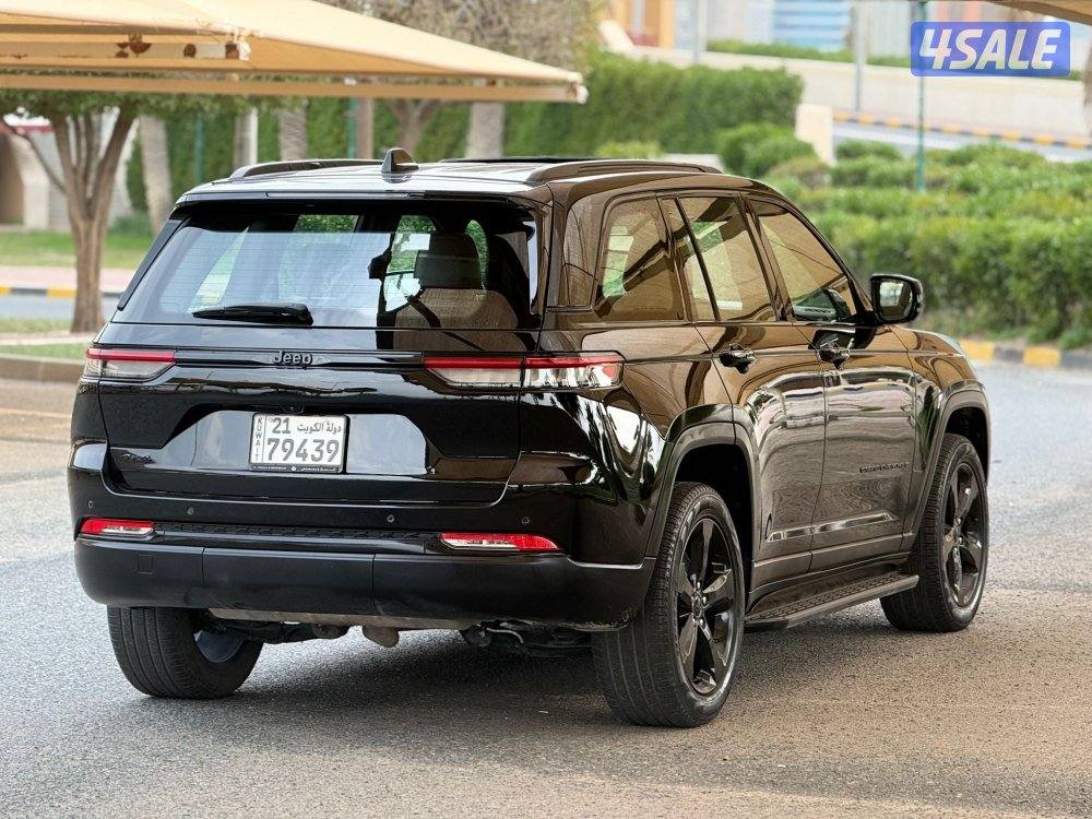 للبيع : جراند شيروكي موديل : 2023 عداد: 68 الف4