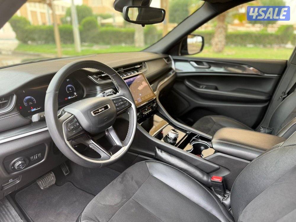 للبيع : جراند شيروكي موديل : 2023 عداد: 68 الف8