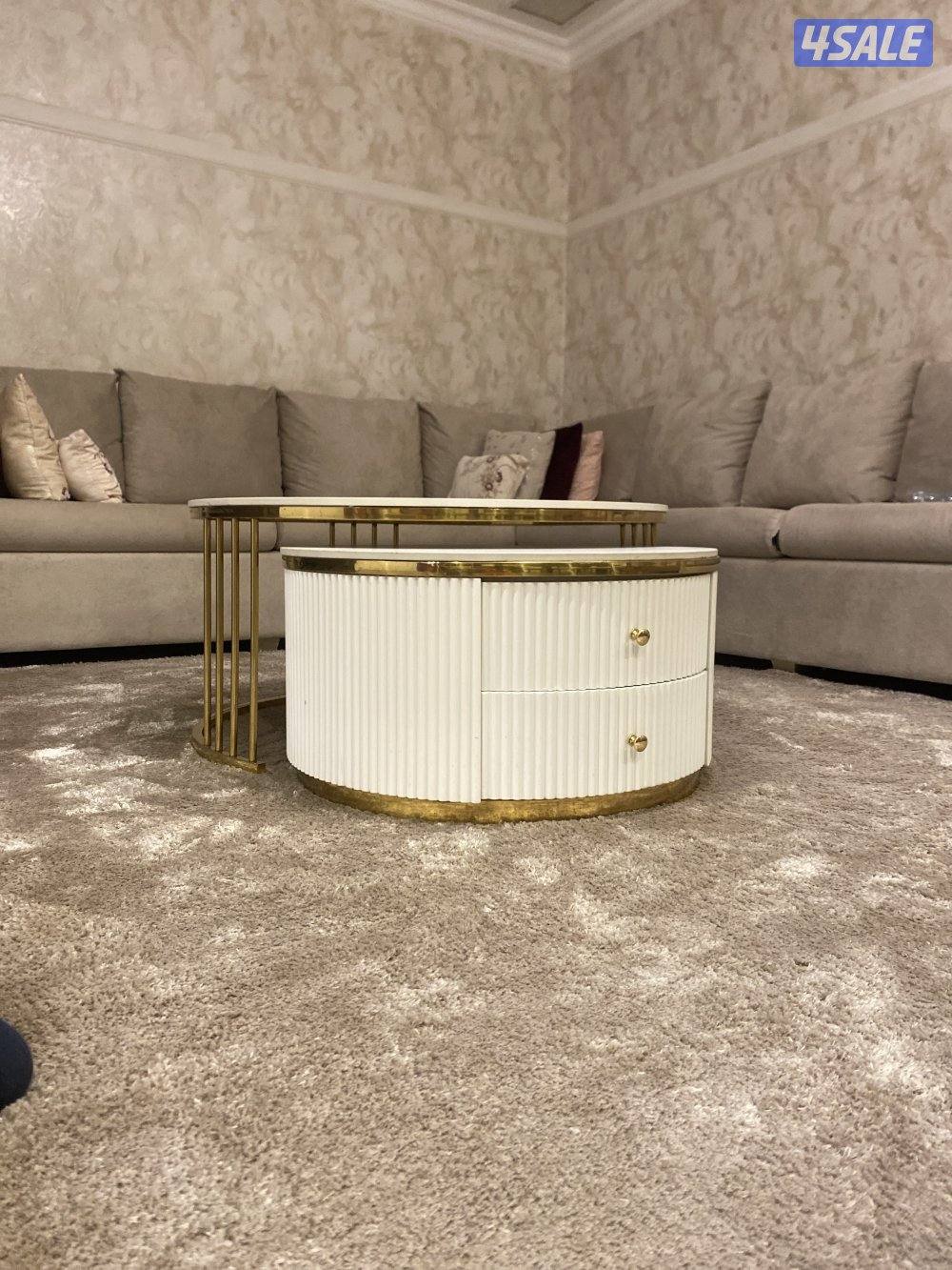 للبيع طاولة مع ادراجة  لتواصل واتساب0