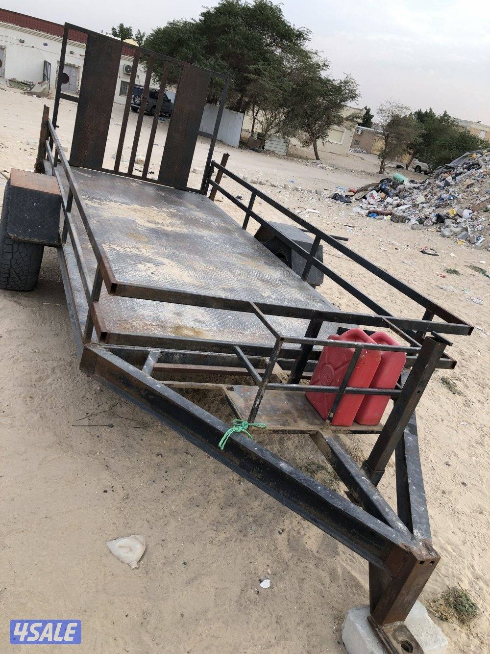 عربانه قلص طولها ٤.٥ متر عرضها ٢ متر تواير ٨ براغي التواصل واتساب فقط3