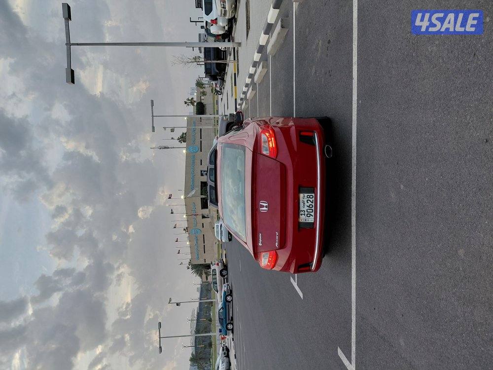 هوندا اكورد بحاله ممتازه ماشى فقط 103 km كامل المواصفات فتحه  شاشه2