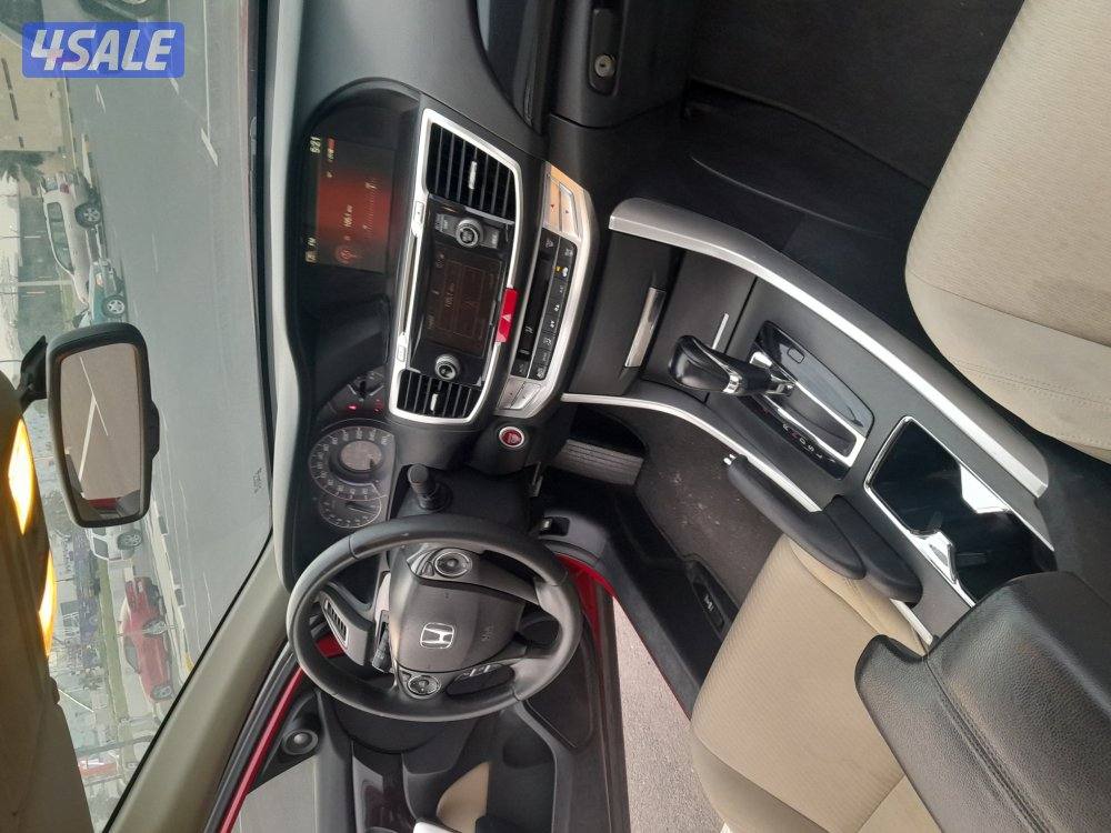 هوندا اكورد بحاله ممتازه ماشى فقط 103 km كامل المواصفات فتحه  شاشه4