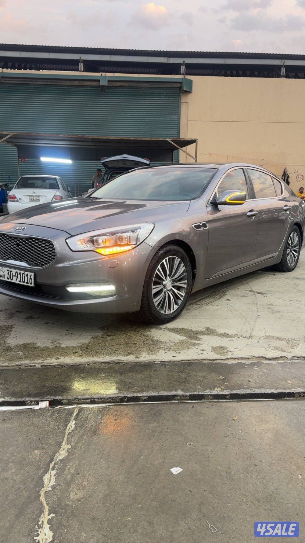 للبيع كيا كوريس vip شرط الفحص بلكامل8