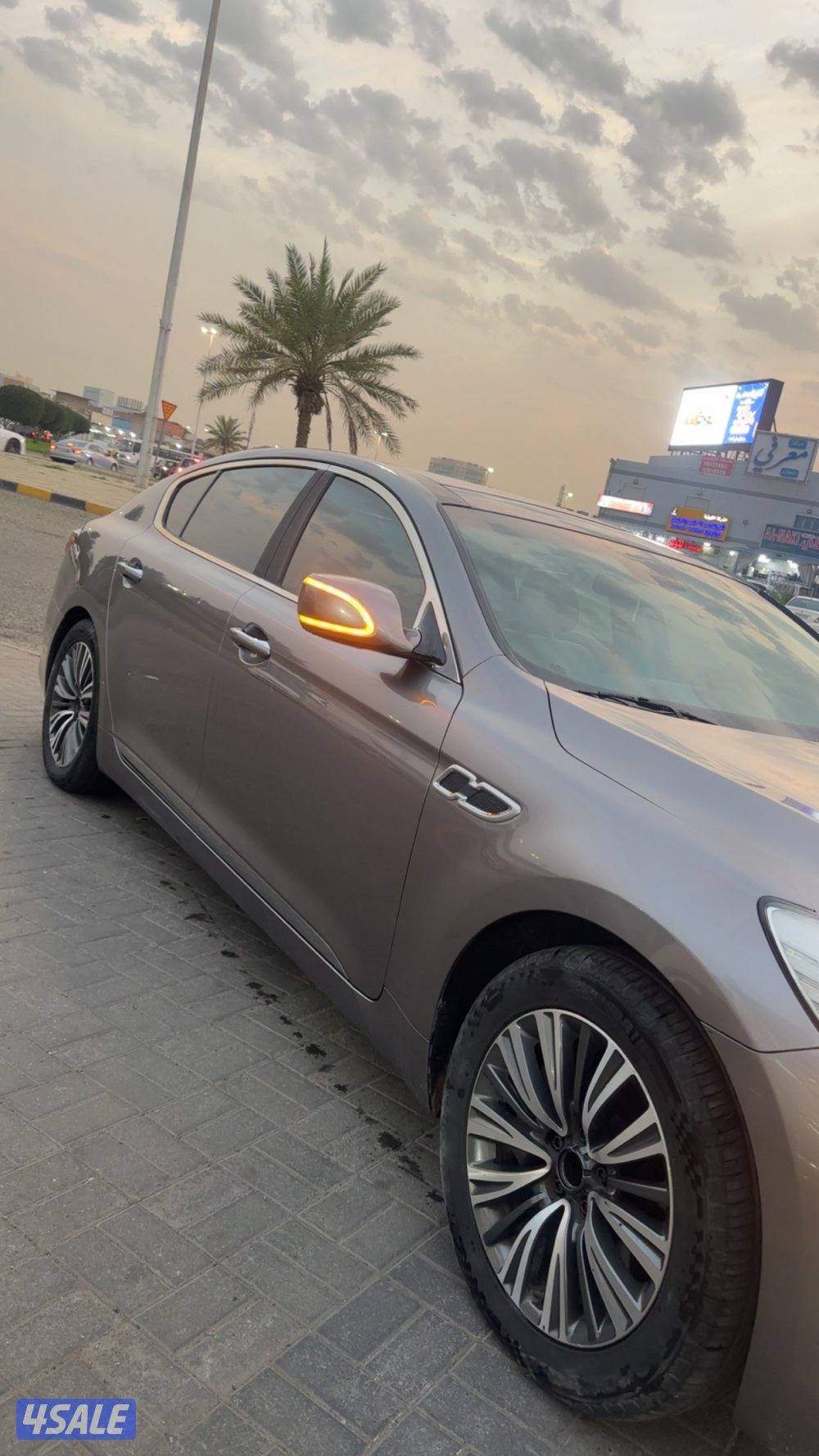 للبيع كيا كوريس vip شرط الفحص بلكامل9