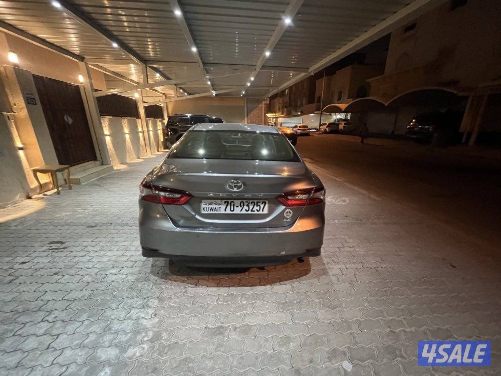 كامري LE 2024 بحالة الوكاله ماشي 43 الف0