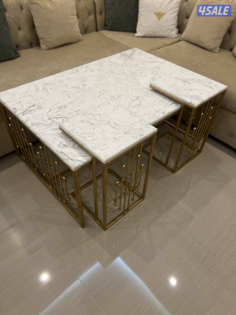 بيعه سريعه طاولة تقديم رخام كبيره مع ٤ حجم صغير2