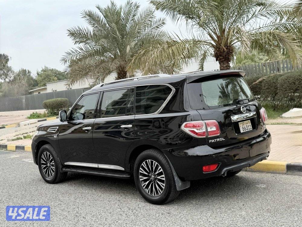 Patrol Platinuim 181km model 2014 V8 original paint full option3