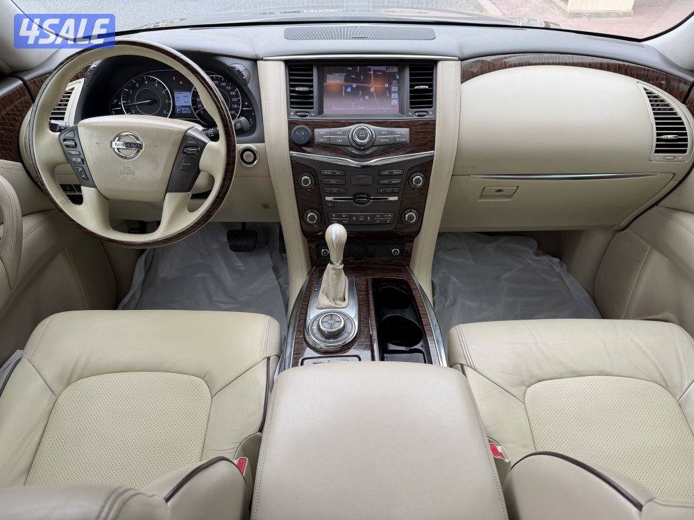 Patrol Platinuim 181km model 2014 V8 original paint full option7