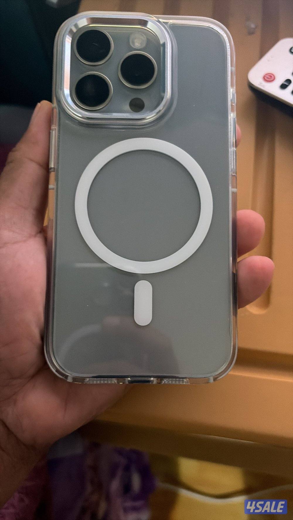 Iphone 15 pro in very good condition 256gb 100% battery no box0