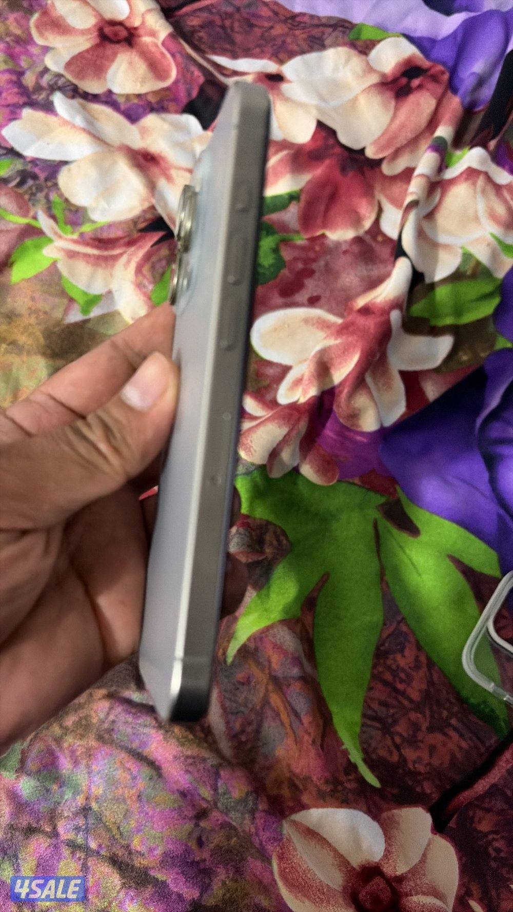 Iphone 15 pro in very good condition 256gb 100% battery no box2