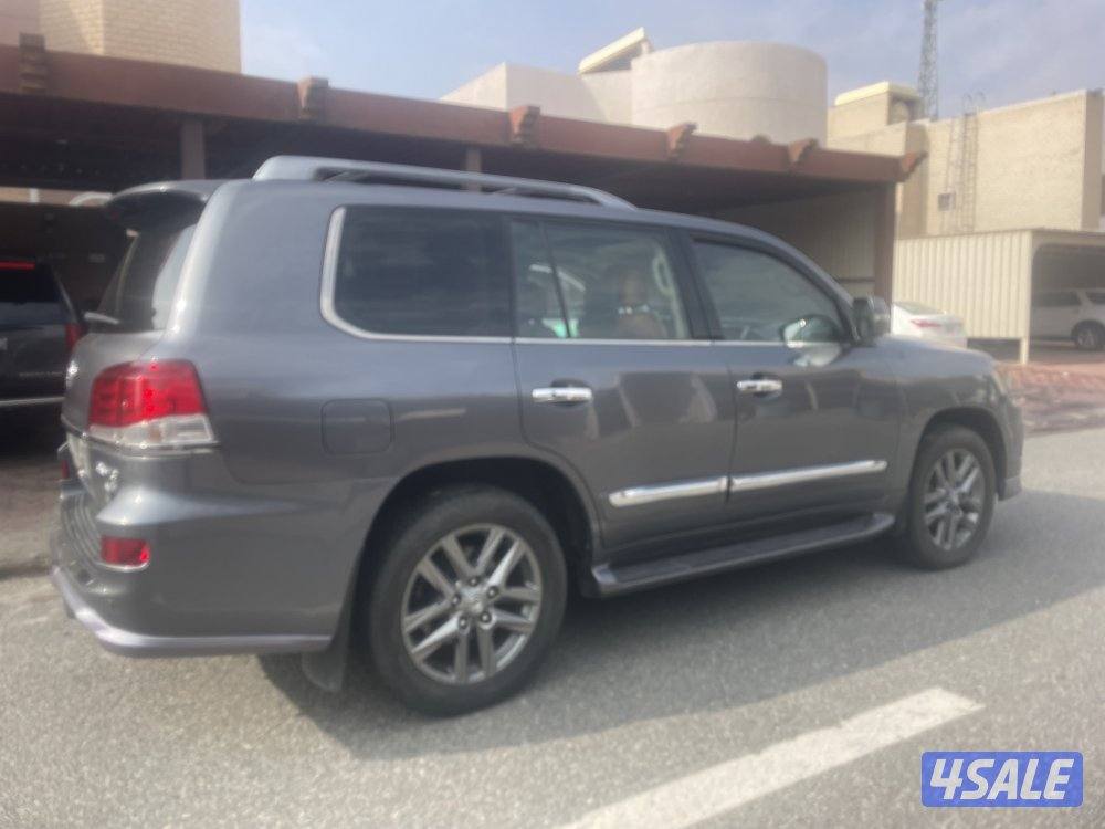 للبيع. لكزس الدرجه الاوله  موديل 2012 ماشي5601