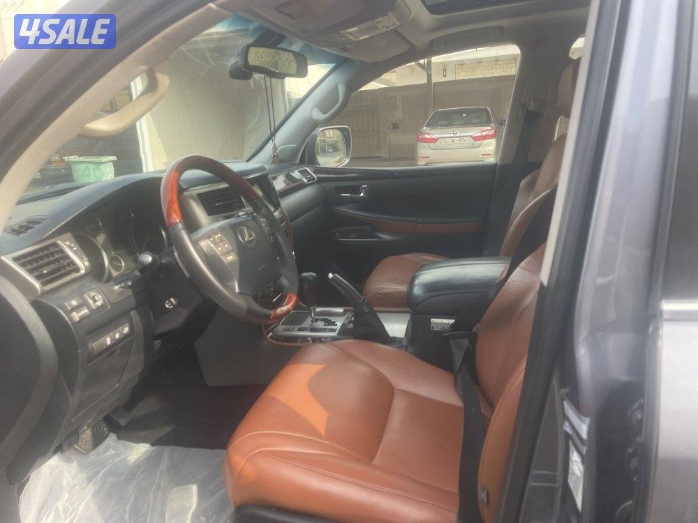 للبيع. لكزس الدرجه الاوله  موديل 2012 ماشي5603