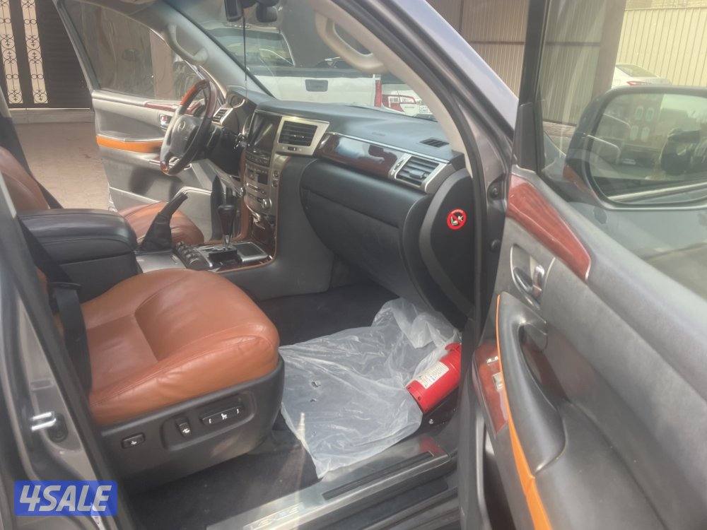 للبيع. لكزس الدرجه الاوله  موديل 2012 ماشي5607