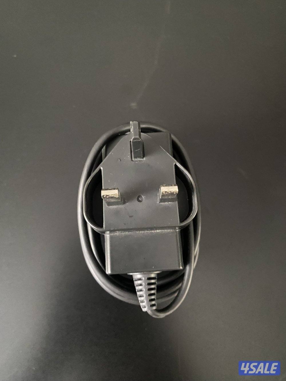 Nintendo Switch OLED Neon + 4 Games + Case – Excellent Condition3