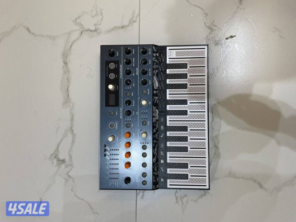 Arturia MicroFreak Hybrid Synthesizer0