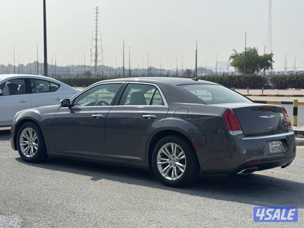 للبيع كرايزلر 2019 وكالة الملا1