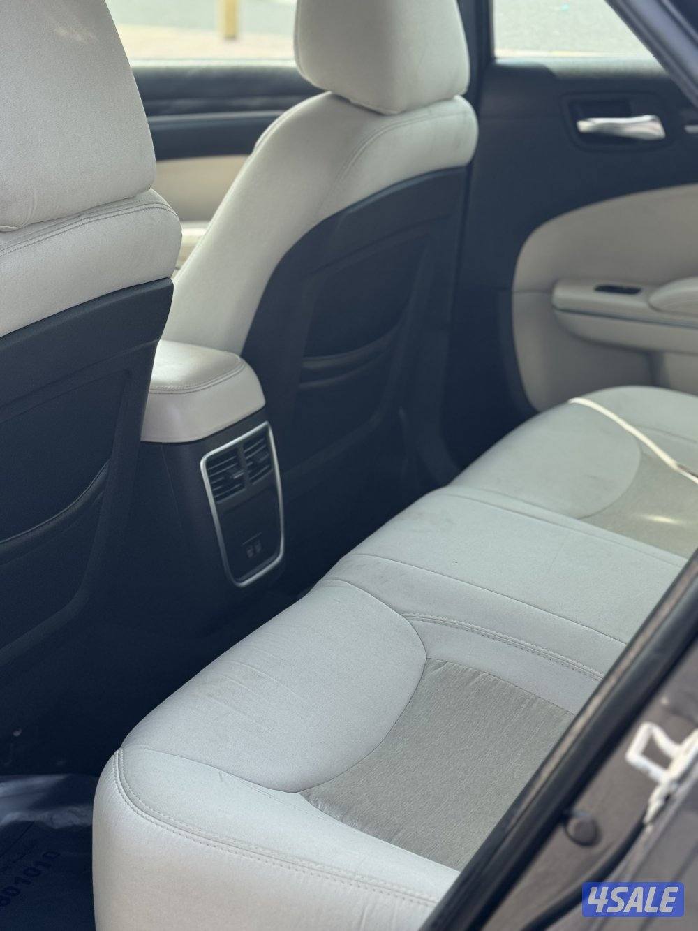 للبيع كرايزلر 2019 وكالة الملا4