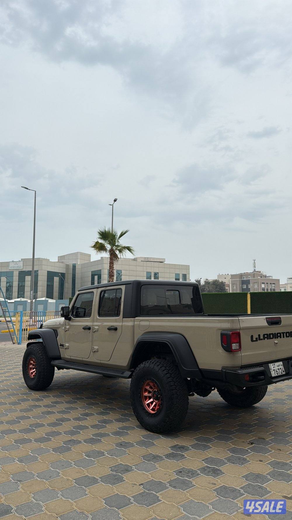 للبيع قلاديتر 20205