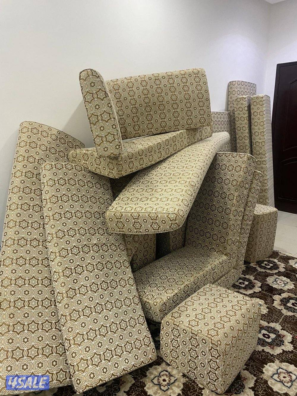 بيعة سريعة جلسات ارضية نظااف كاملين مع التكايات،،،،،،،،،،،،،8