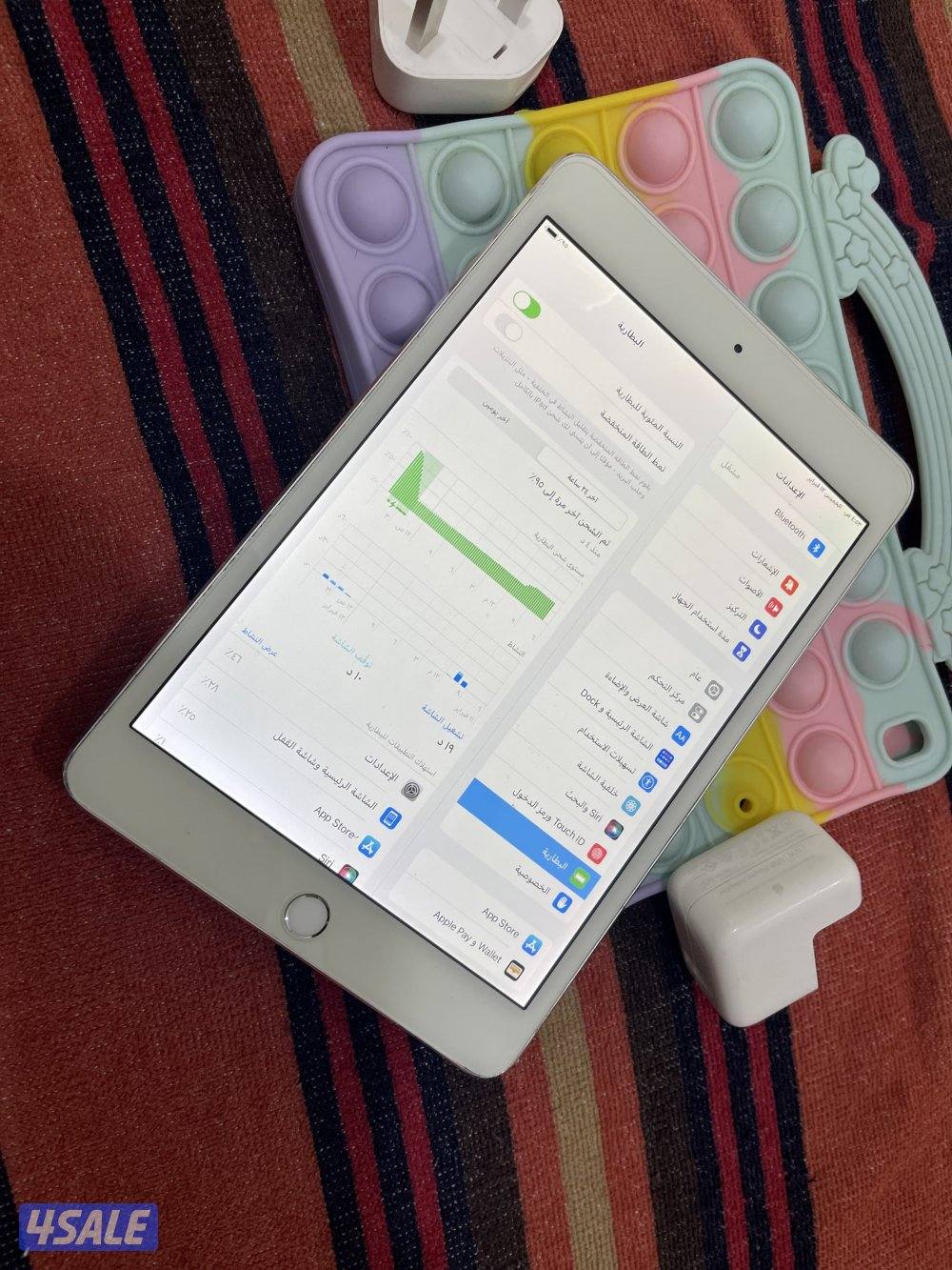 للبيع ايباد ابل ميني 4 نظيف وشغال تمام مو مفتوح ولا مصلح مع كفر وشحن5
