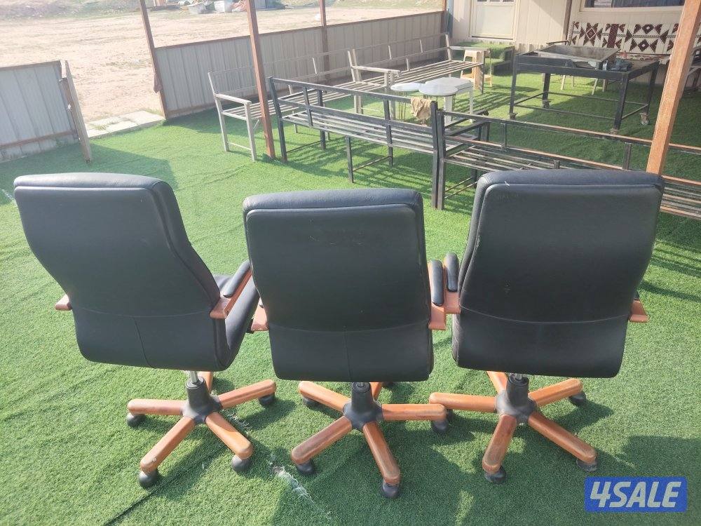 ٧ كراسي للمكاتب جديده جدا0