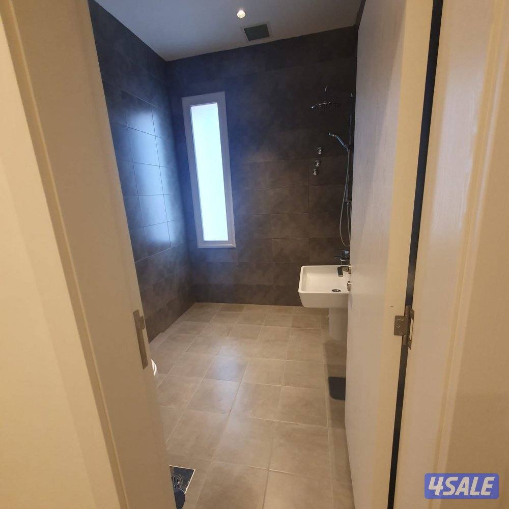 للإيجار بصباح شقتين جديدة ومكاتب تجارية بحولي5