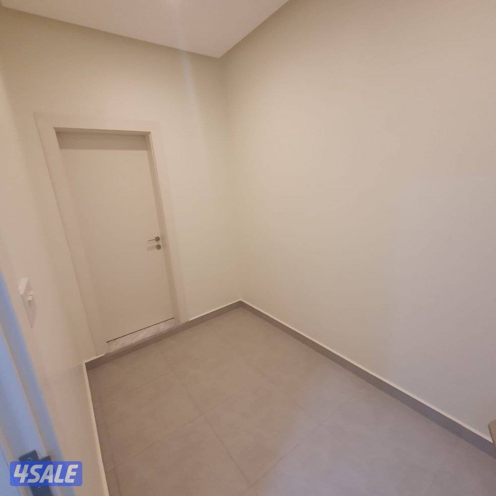 للإيجار بصباح شقتين جديدة ومكاتب تجارية بحولي4