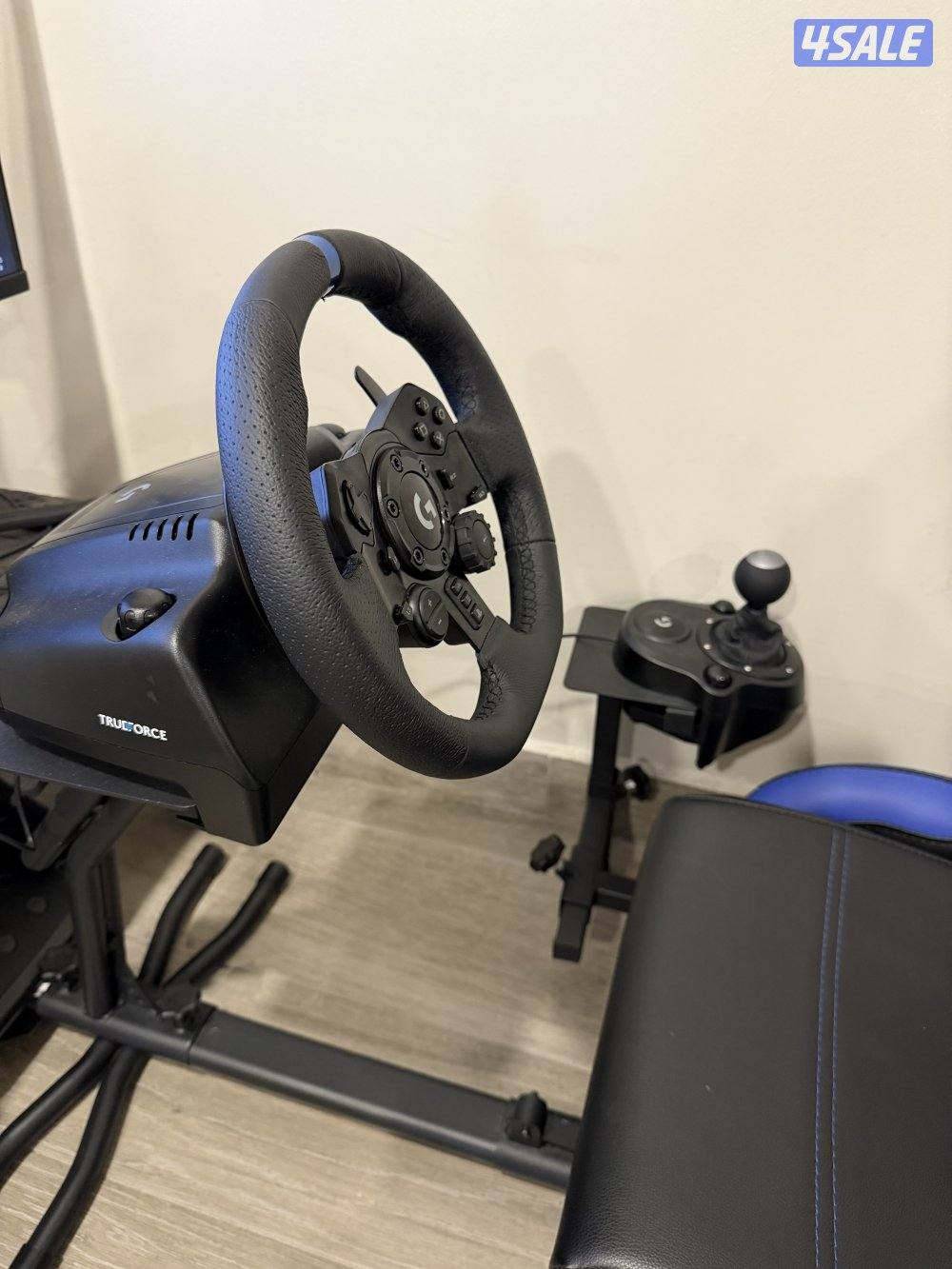 للبيع سكان وقير logitech g923 مع كرسي gamax نظاف جدا استعمال شهرين فقط0