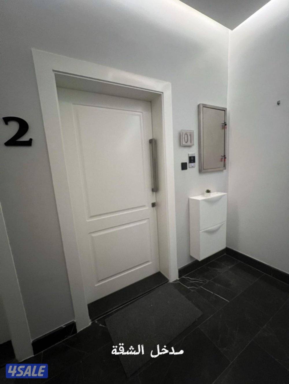شقه للايجار مميزة ٣غرف واحد غرفه مستر وغرفتين حادم حمامه  شهرين مجانا5
