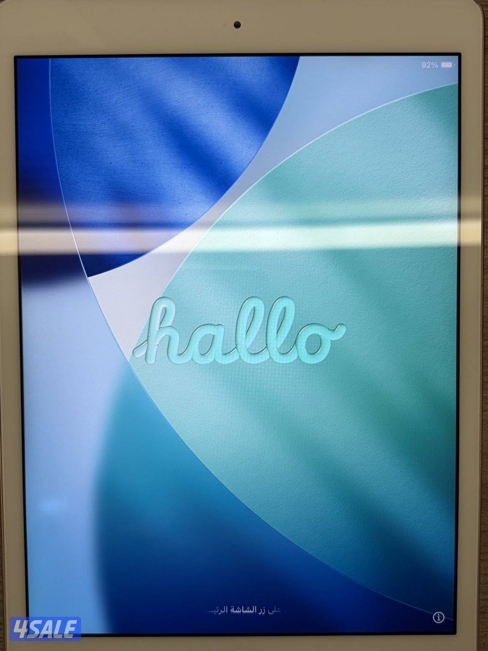 iPad 8th generation ,128GB , rarely used, color : rose gold ,no cracks0