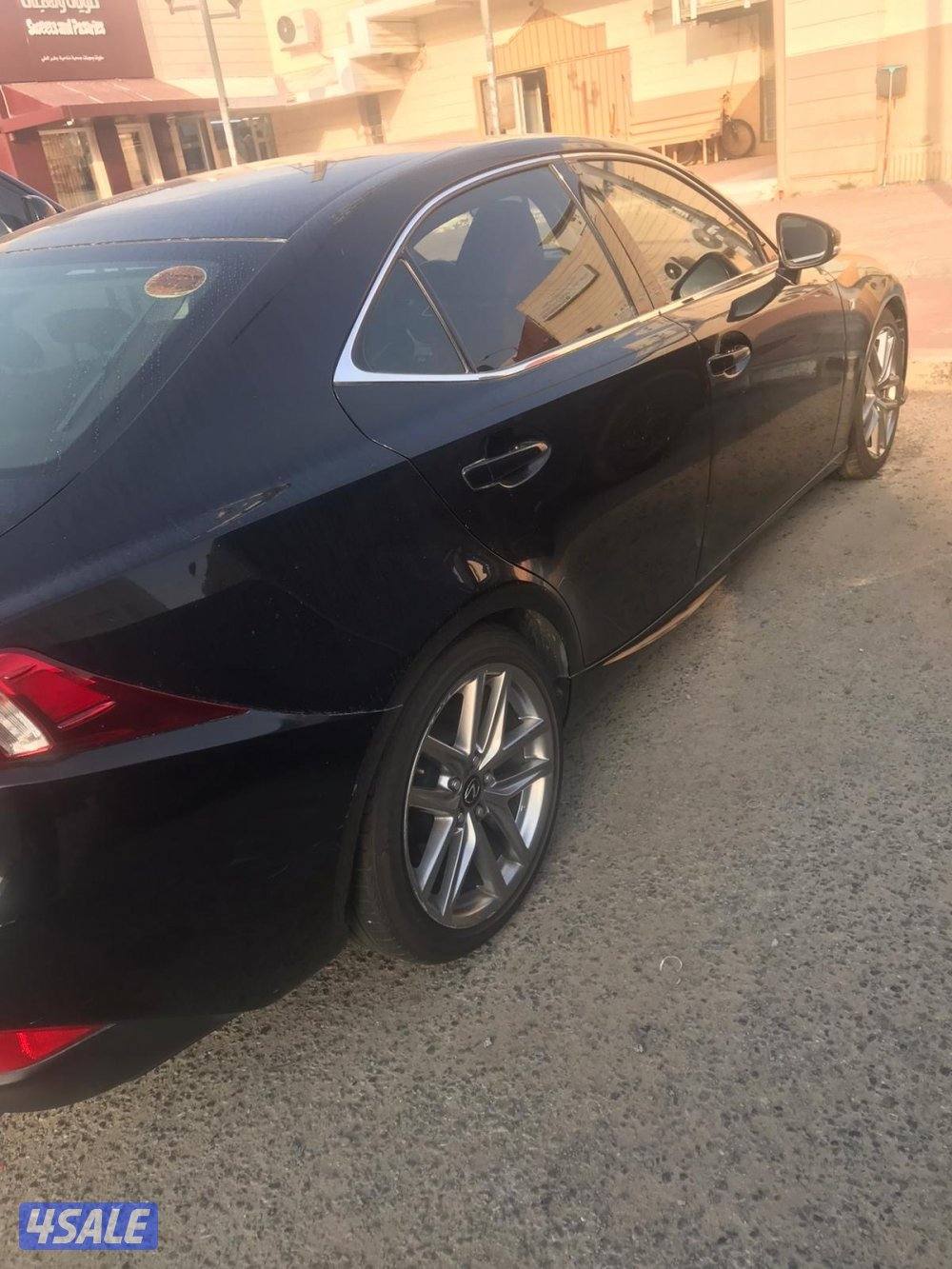 للبيع لكزس is 350 f sport 20150