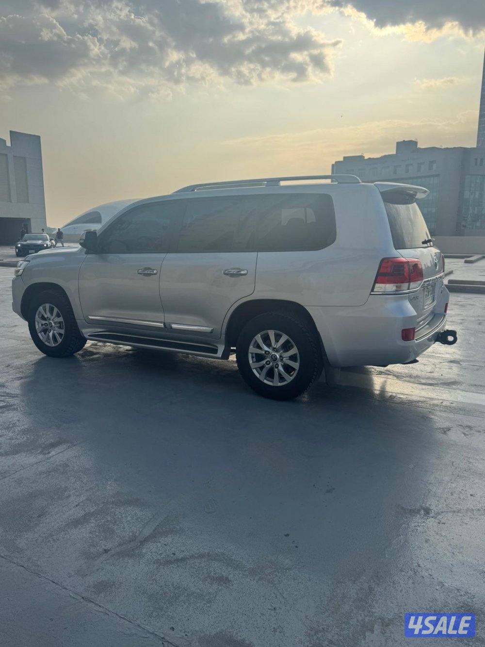 للبيع لاندكروزر GXR 2018 /V80