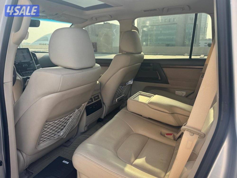 للبيع لاندكروزر GXR 2018 /V84