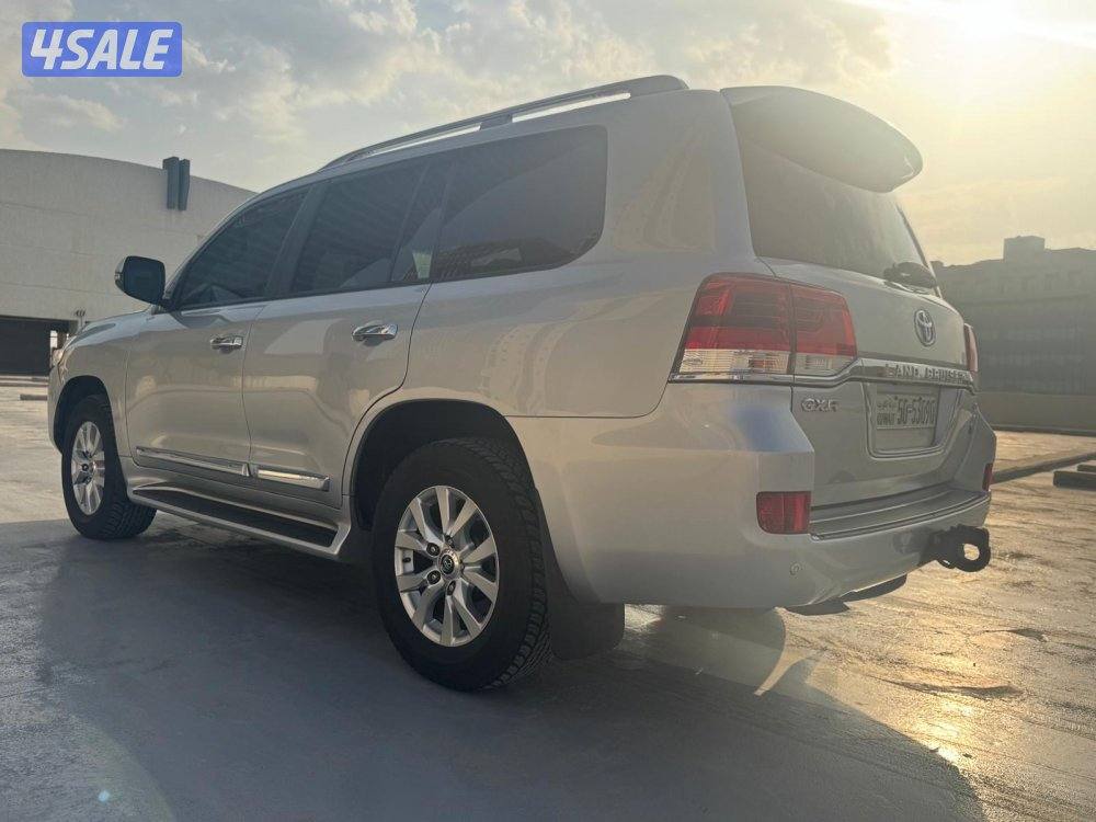 للبيع لاندكروزر GXR 2018 /V86