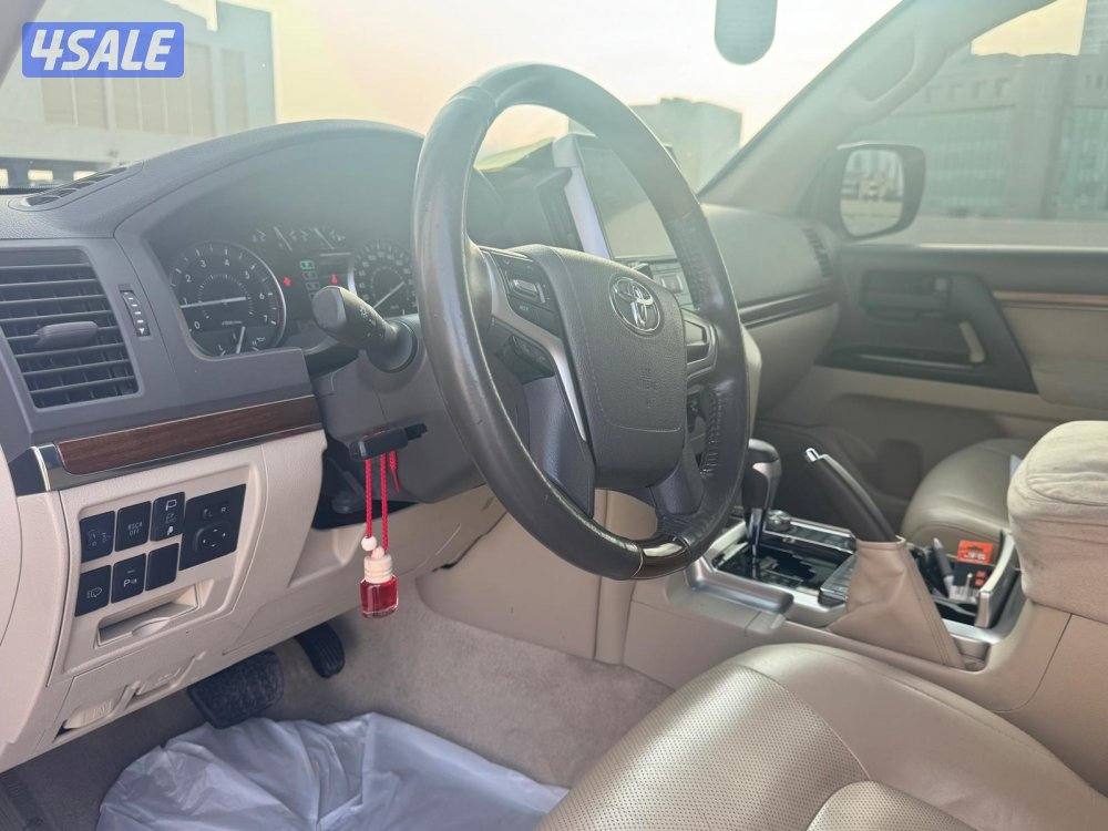 للبيع لاندكروزر GXR 2018 /V87