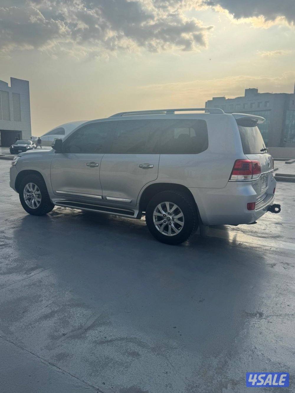 للبيع لاندكروزر GXR 2018 /V88
