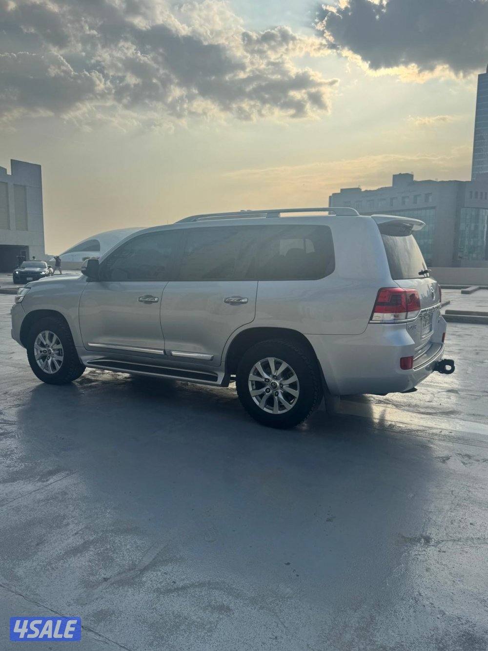 للبيع لاندكروزر GXR 2018 /V89